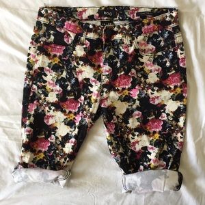 Flowered denim cut-offs